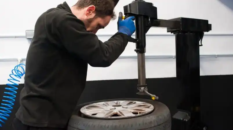 Fitting & Balancing Tyres Image 2